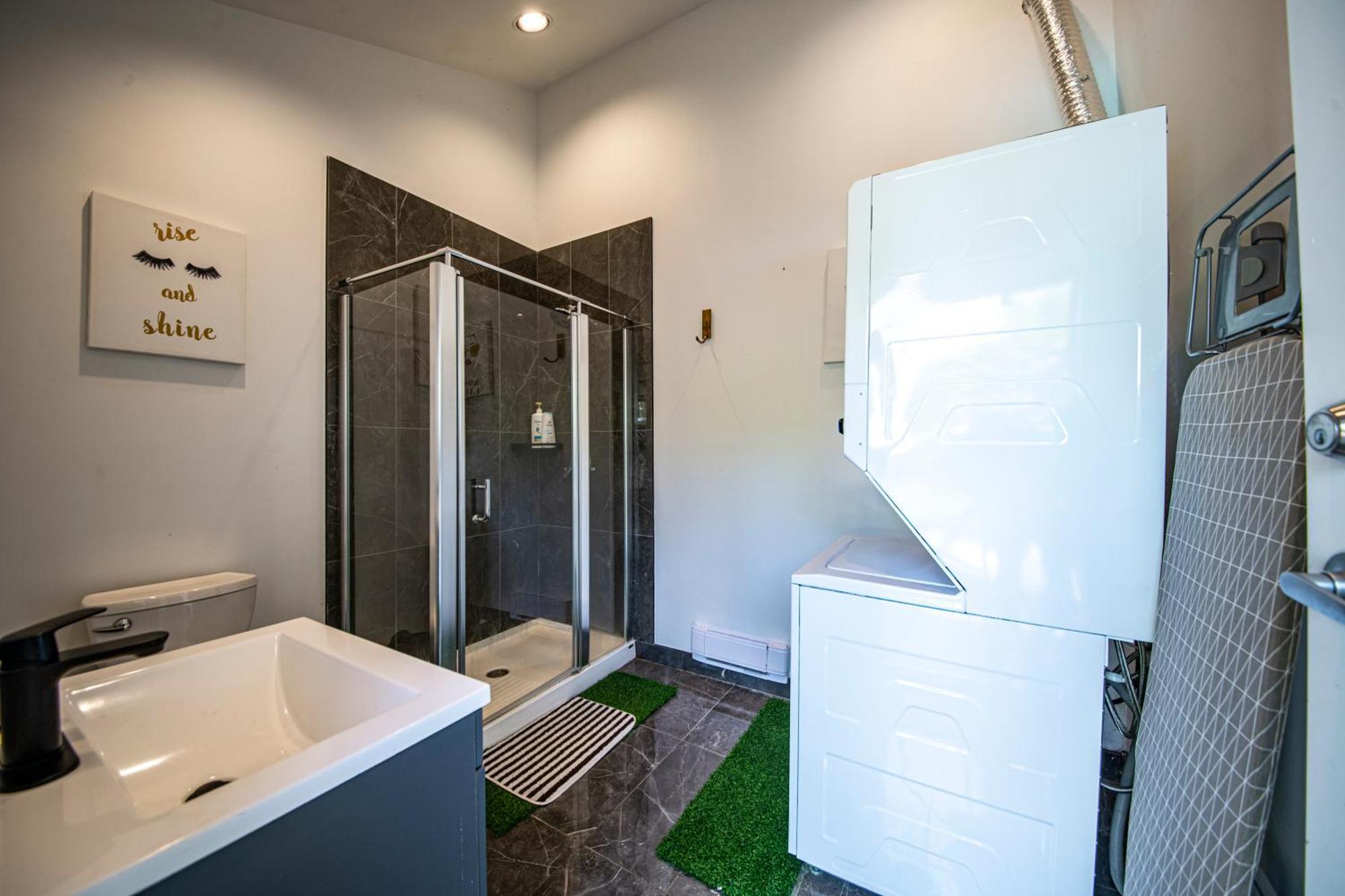 Seymour Private Bedroom, Ensuite Bathroom With Shared Pool, Hot Tub With Views North Vancouver Dış mekan fotoğraf
